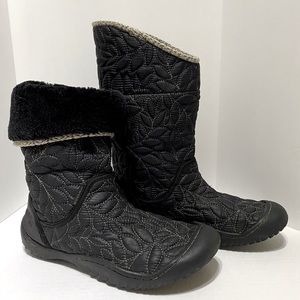 Women’s JBU boots.